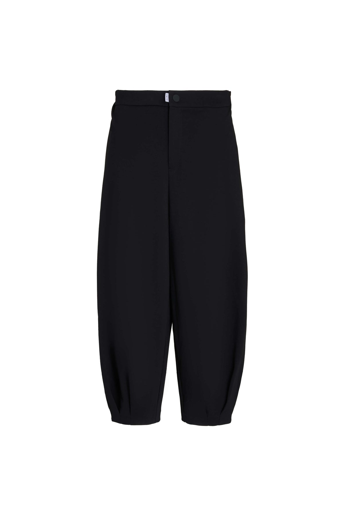 Schwarze Hose im Balloon-Schnitt mit weitem Bein und Falten am Beinsaum.