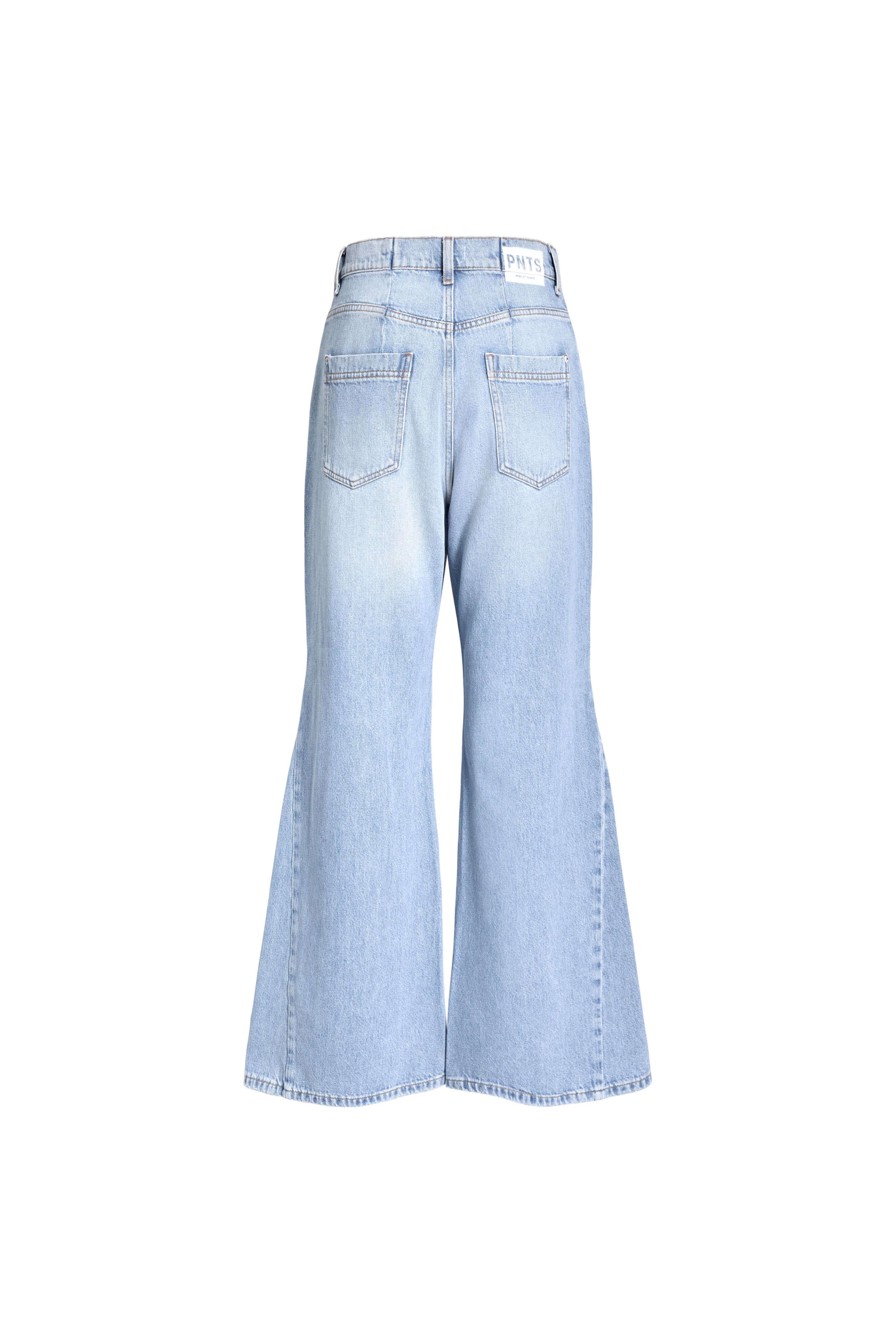 Rückansicht einer hellblauen Wide-Leg-Jeans mit weißem Label-Patch.