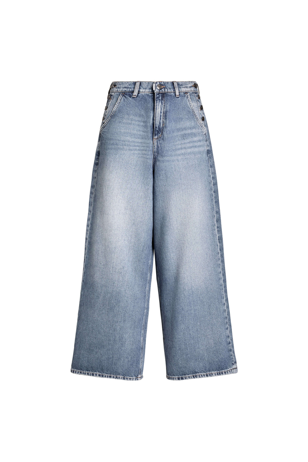 Vorderansicht einer hellblauen Wide-Leg-Jeans mit dekorativen Knöpfen an den Taschen.