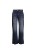 Vorderansicht einer gerade geschnittenen Jeans in dunkelblauer Waschung.