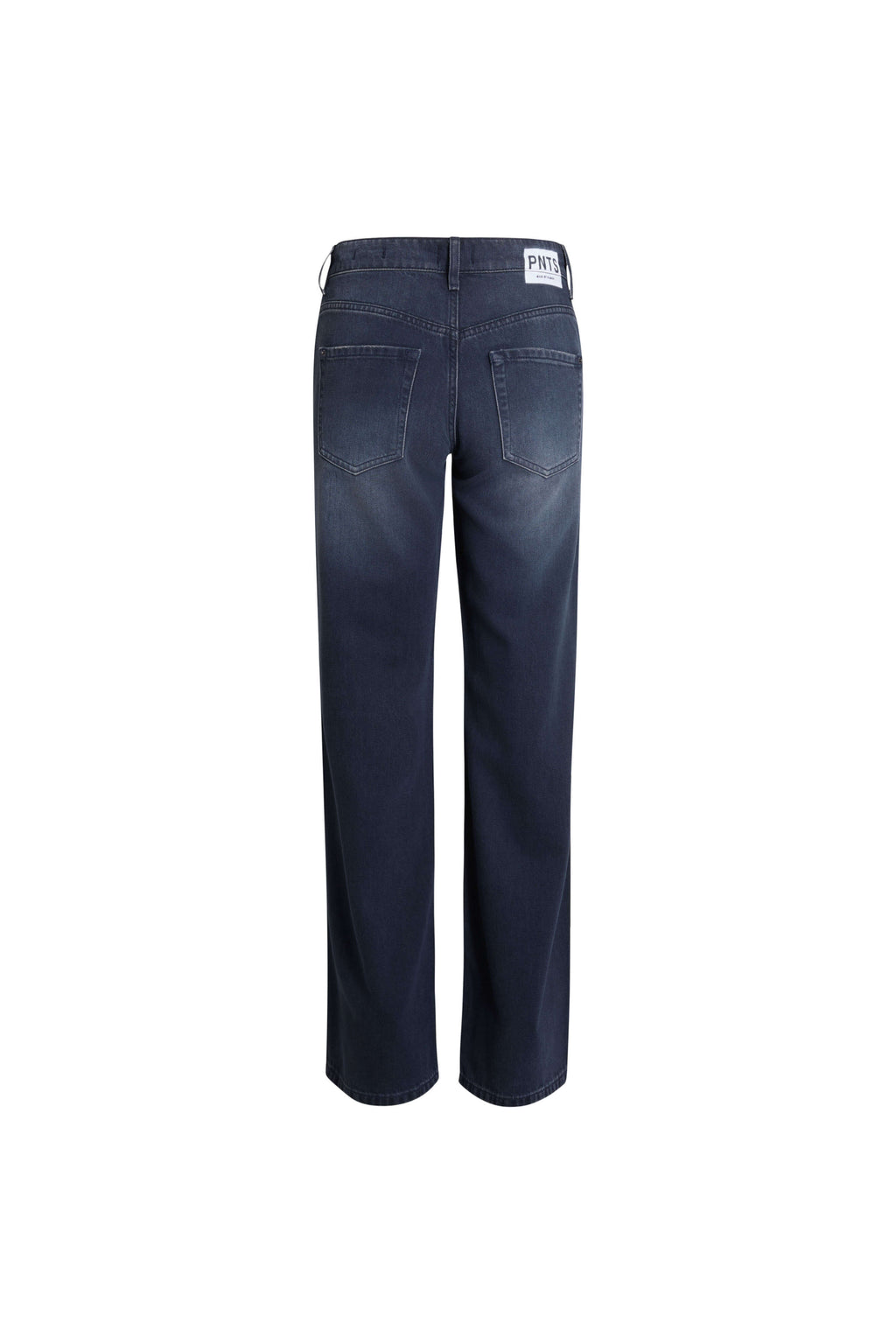 Rückansicht einer gerade geschnittenen Jeans in dunkelblauer Waschung mit weißem Label-Patch.