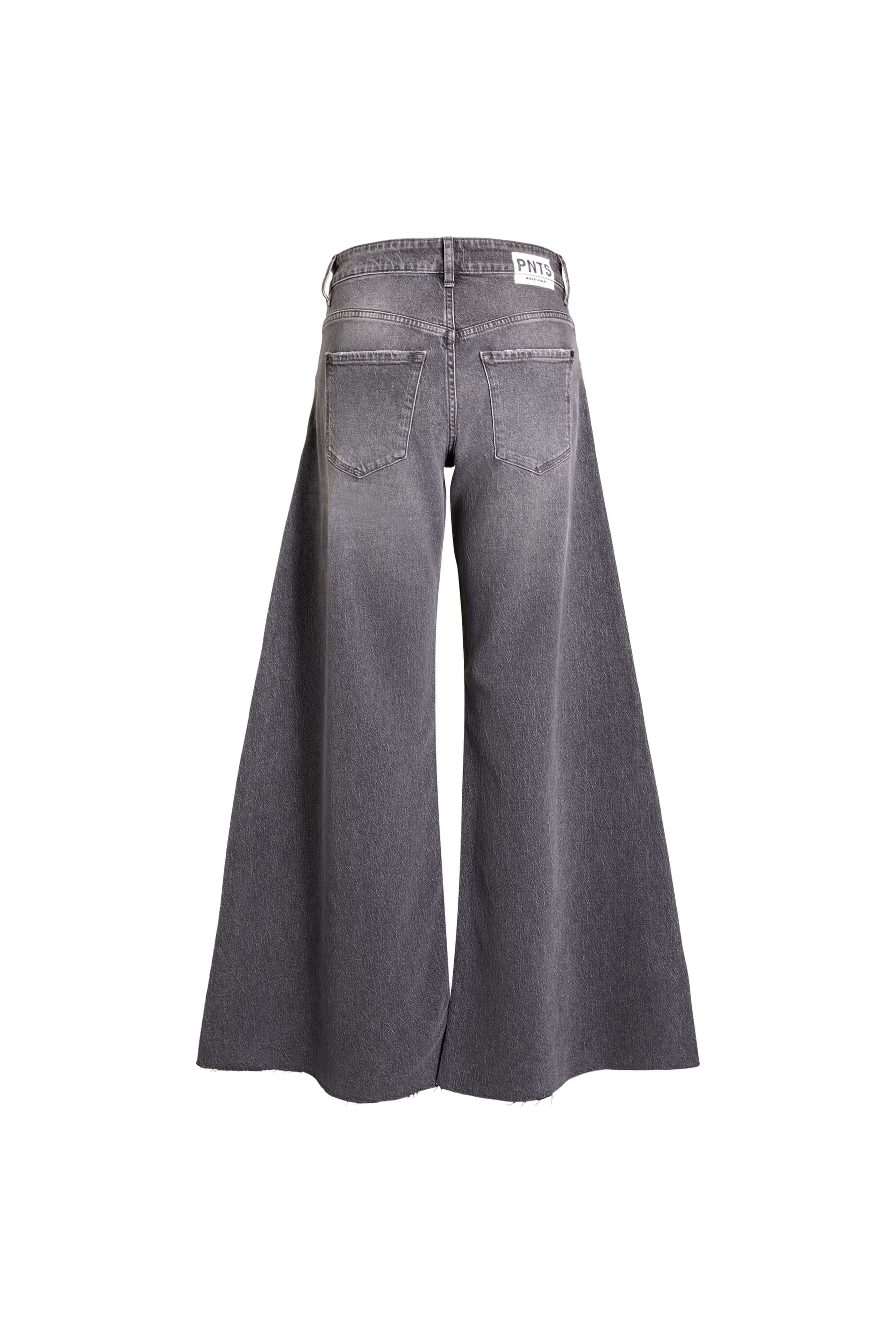 Rückansicht einer extrem weit geschnittenen Jeans in grauer Waschung mit weißem Label-Patch.