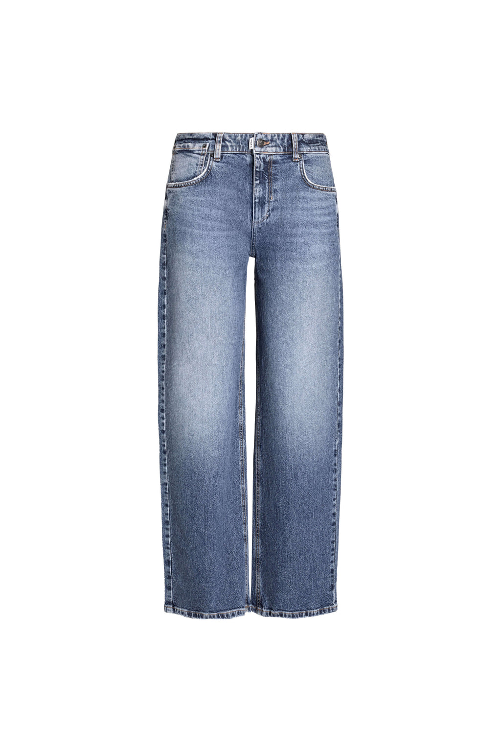 Produktbild einer modischen Blue Jeans mit weitem Schnitt und markanten Details wie Gürtelschlaufen und Taschen auf neutralem weißem Grund.