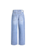 Hellblaue Wide-Leg Jeans, Rückansicht.
