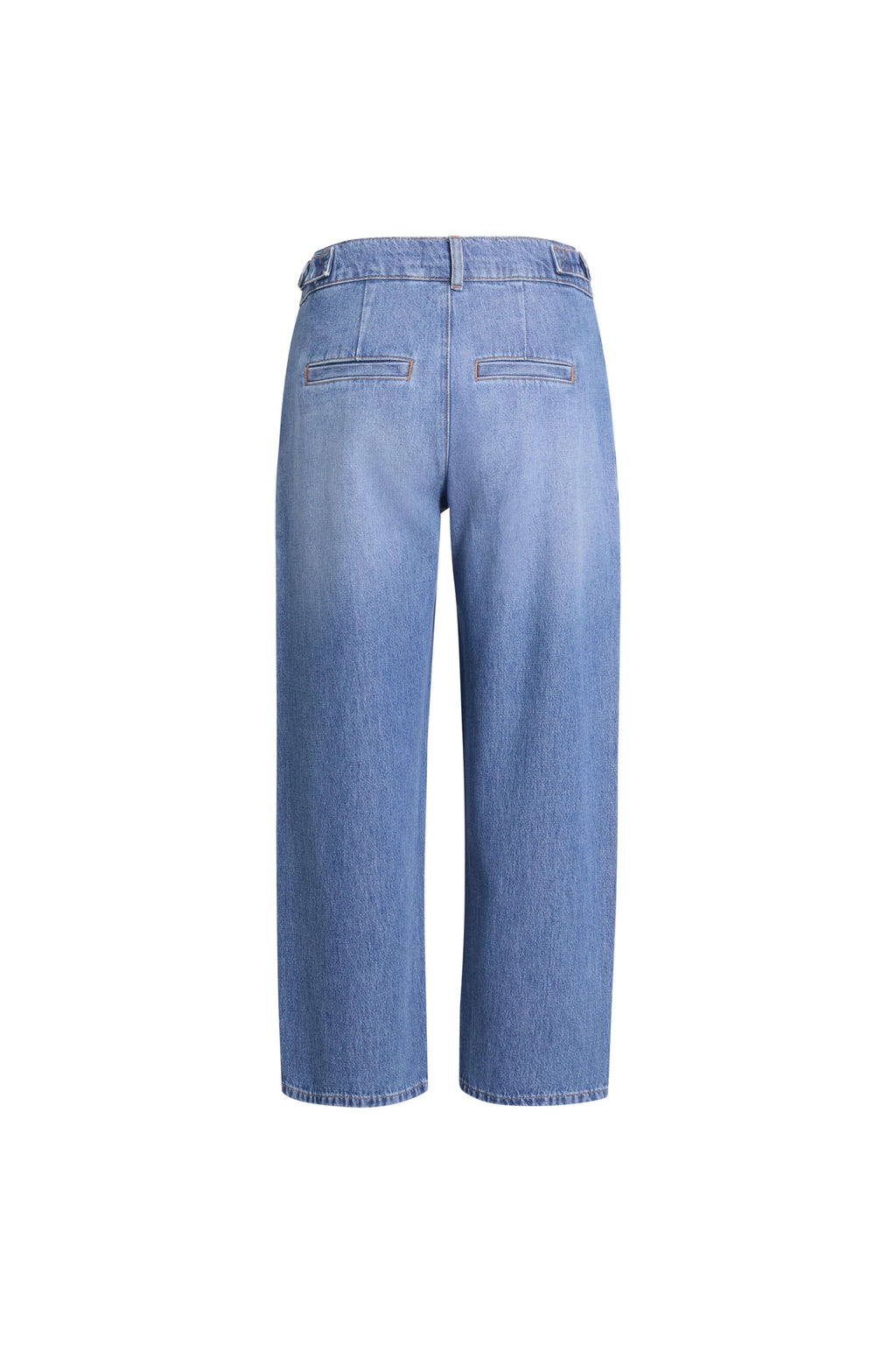 Hellblaue Jeans in der Rückansicht mit Paspeltaschen und dekorativen Riegeln am Bund.
