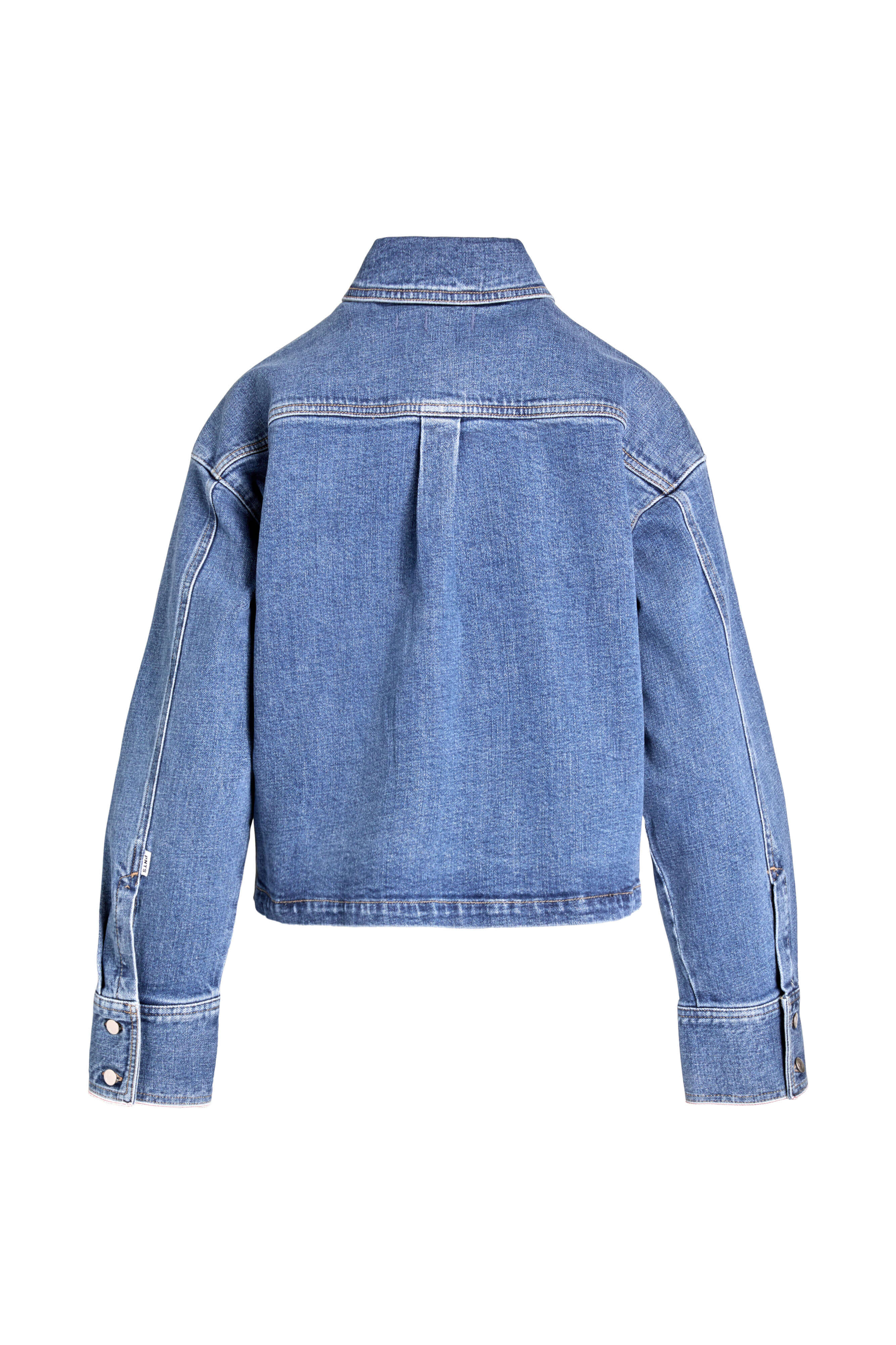 Rückansicht einer mittelblauen Jeansjacke.