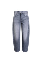 Vorderansicht einer weit geschnittenen Jeans in grauer Waschung.