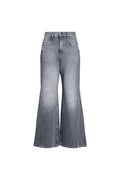 Vorderansicht einer grauen Wide-Leg-Jeans.
