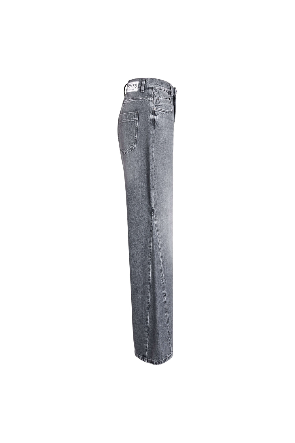 Seitenansicht einer grauen Wide-Leg-Jeans mit weißem Label-Patch am Bund.