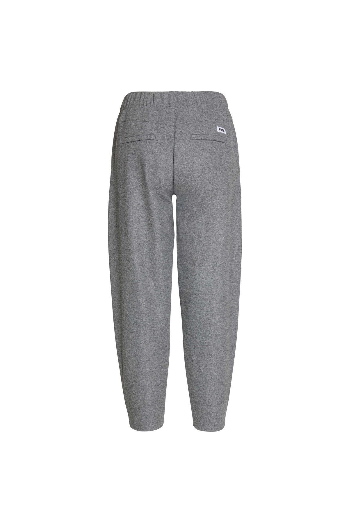 Rückansicht einer grauen melierten Hose mit Paspeltaschen, elastischem Bund und weißem Label-Patch.