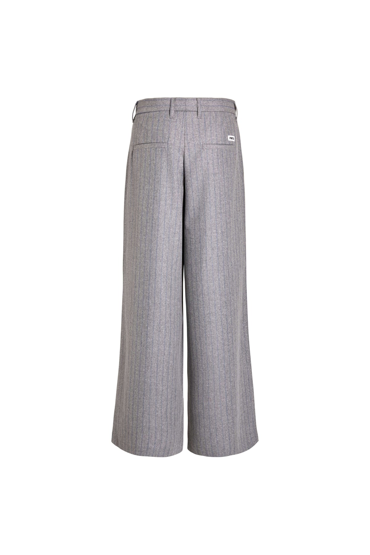 Rückansicht einer grau melierten Hose mit blauen Nadelstreifen, weitem Bein und zwei Paspeltaschen.