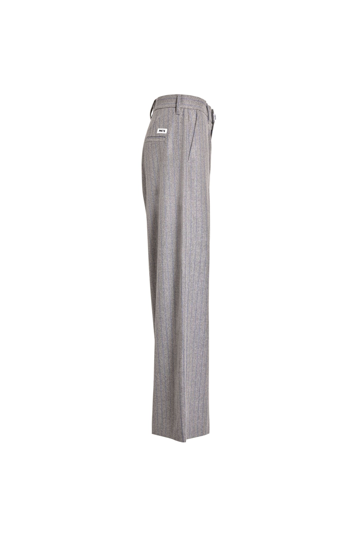 Seitenansicht einer grau melierten Hose mit blauen Nadelstreifen, weitem Bein und seitlicher Eingrifftasche.
