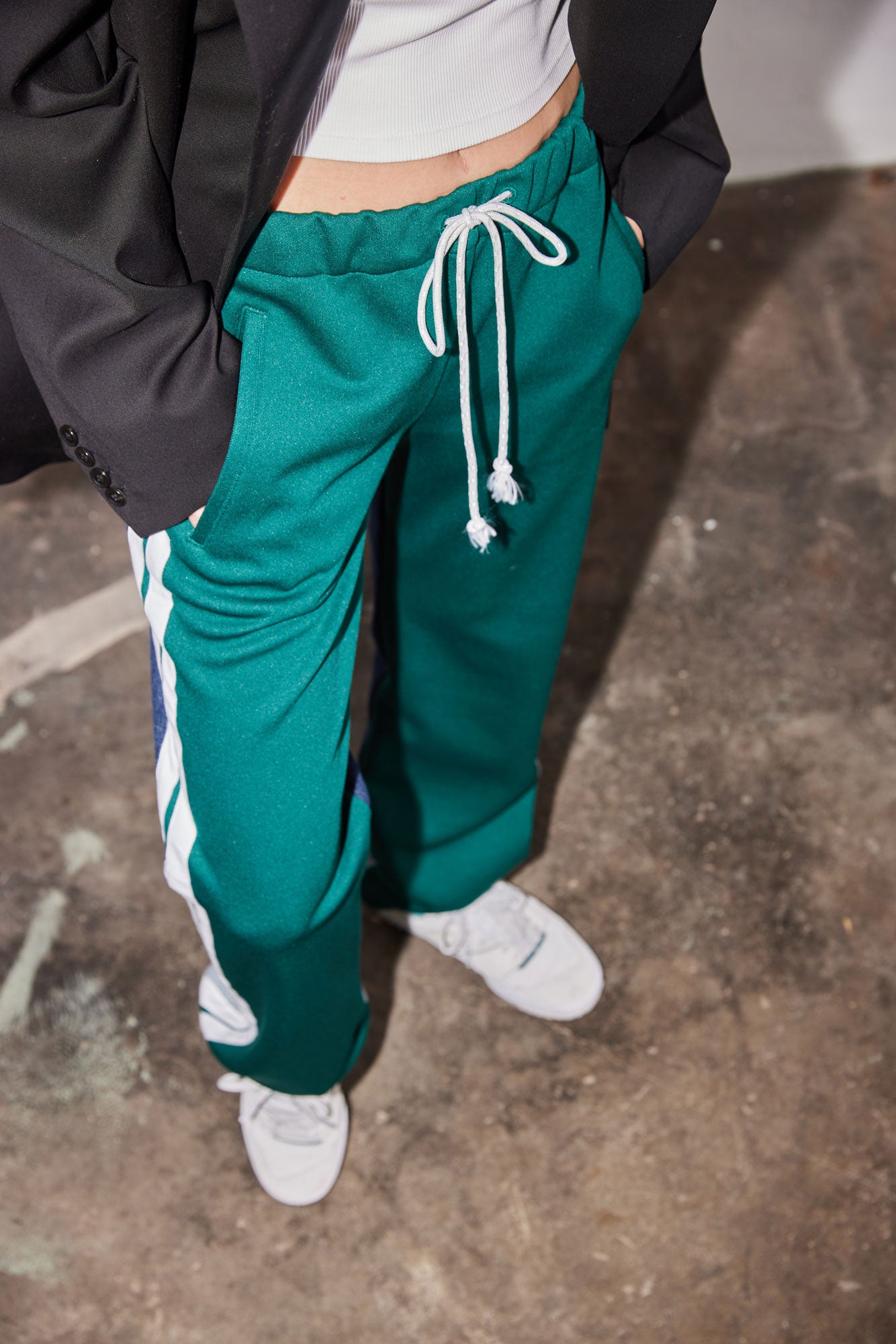 07_THE STRAIGHT TRACKPANTS