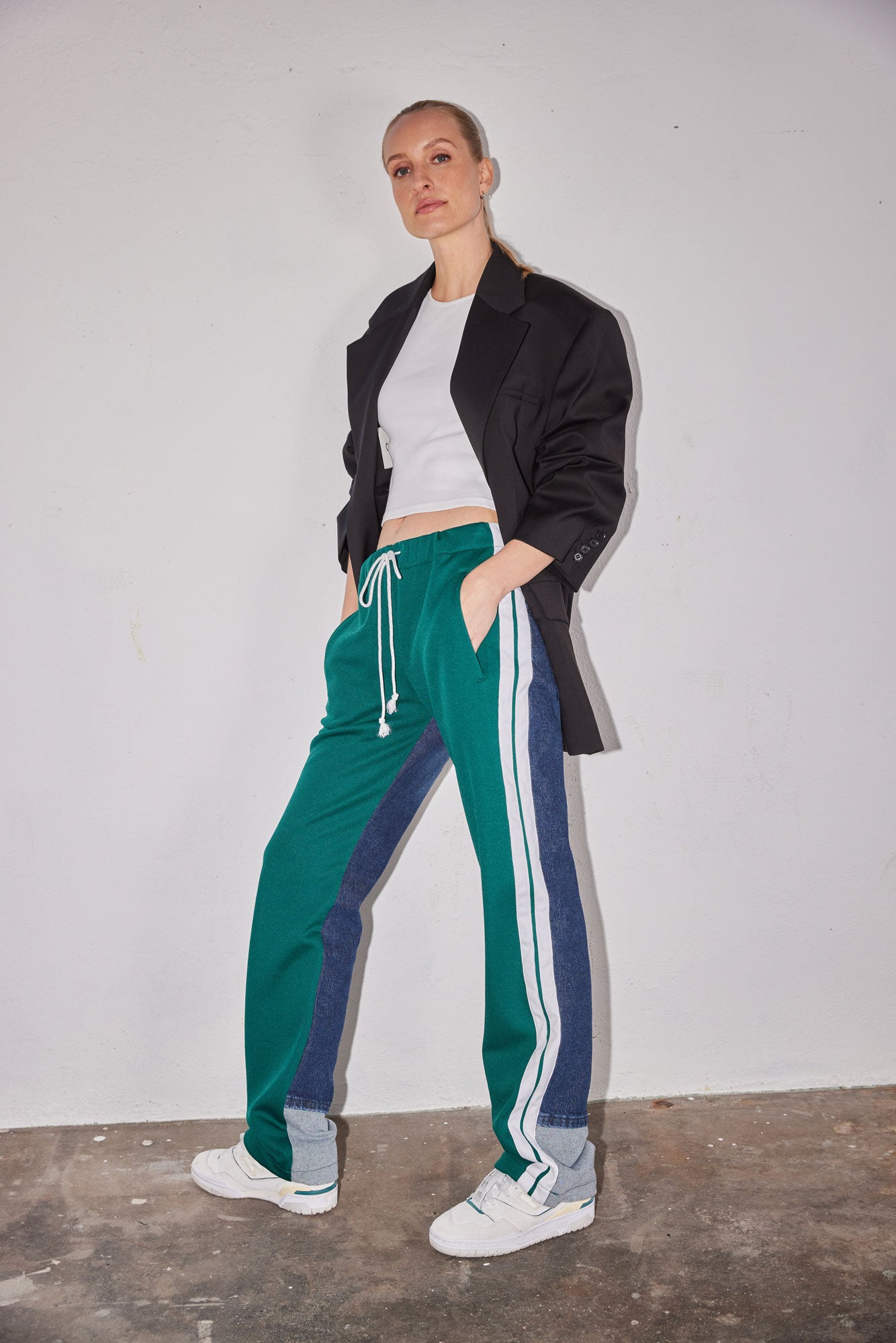 07_THE STRAIGHT TRACKPANTS