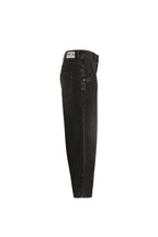 Freisteller Seitenansicht: 05_THE O SHAPE PLEAT in dunkelgrau