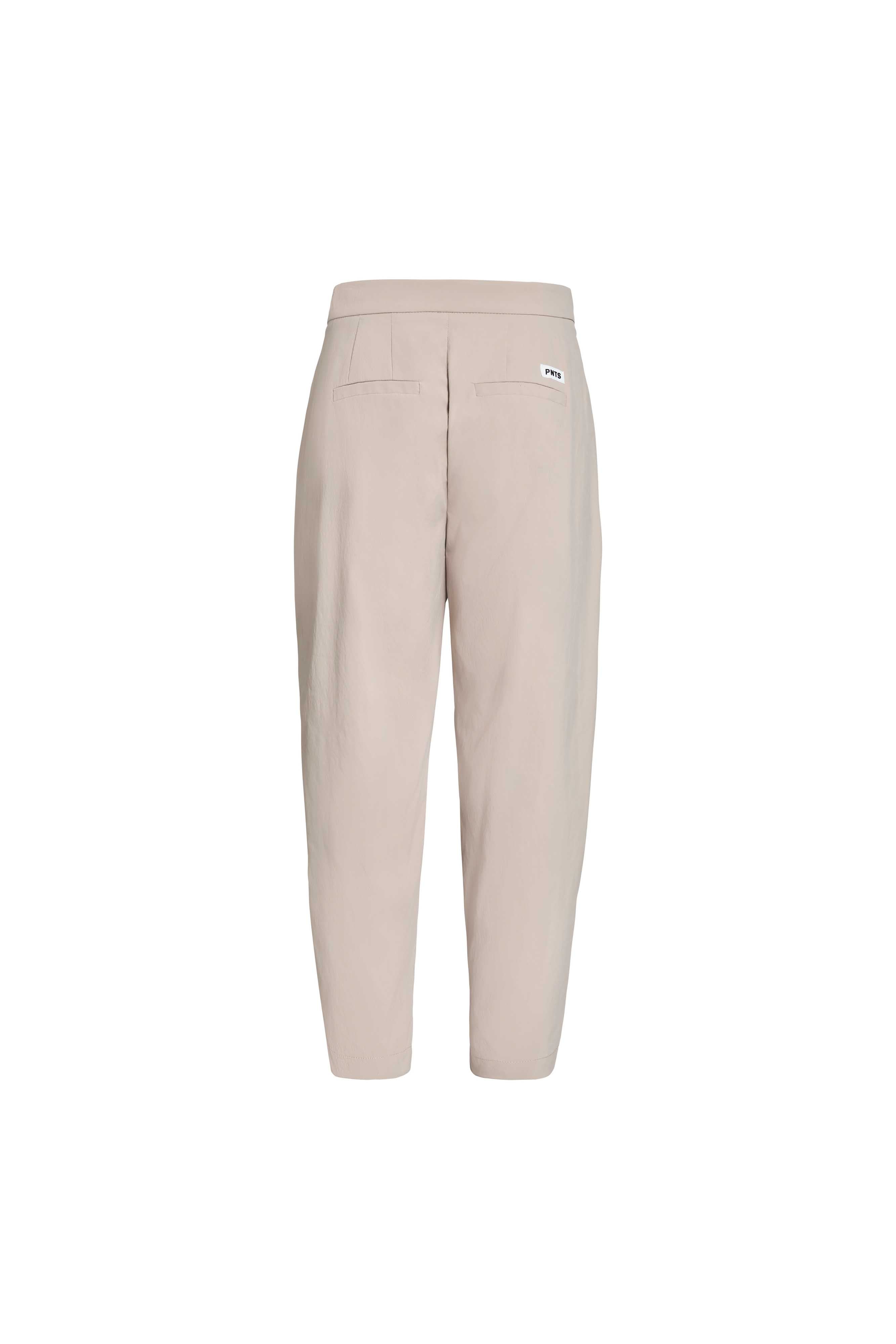 Freisteller Hinteransicht: 05_THE O SHAPE PLEAT in beige