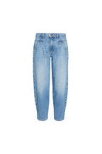 Freisteller Vorderansicht: 05_THE O SHAPE PLEAT in hellblau