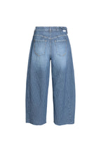 Freisteller Hinteransicht: 05_THE O SHAPE EXTREME STRIPES in mittelblau