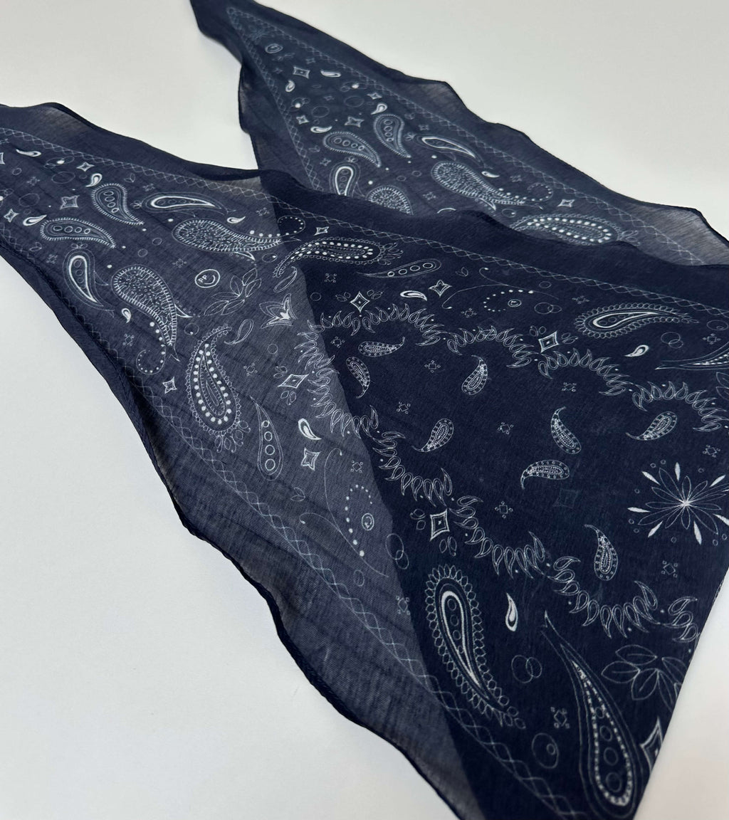 520_THE SCARF